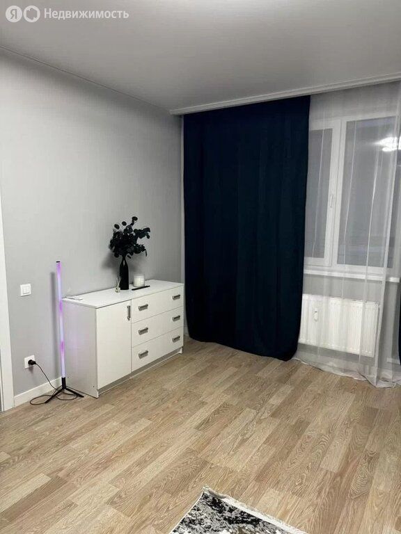 m. ZIL: Apartment, 1-rooms