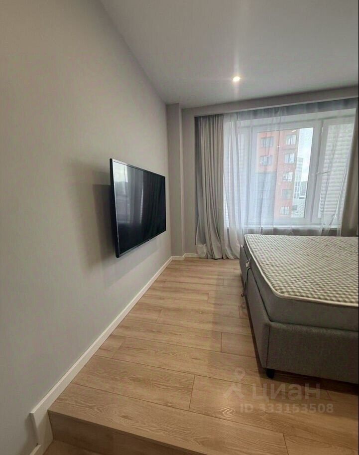 m. ZIL: Apartment, 2-rooms