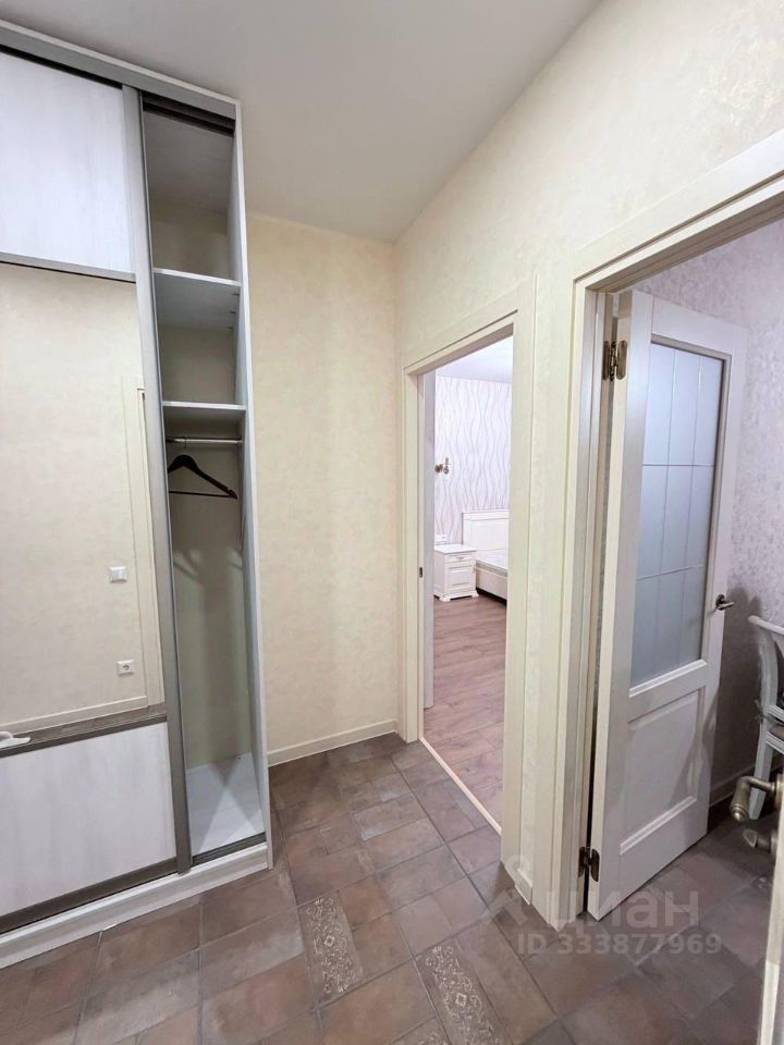 m. ZIL: Apartment, 1-rooms