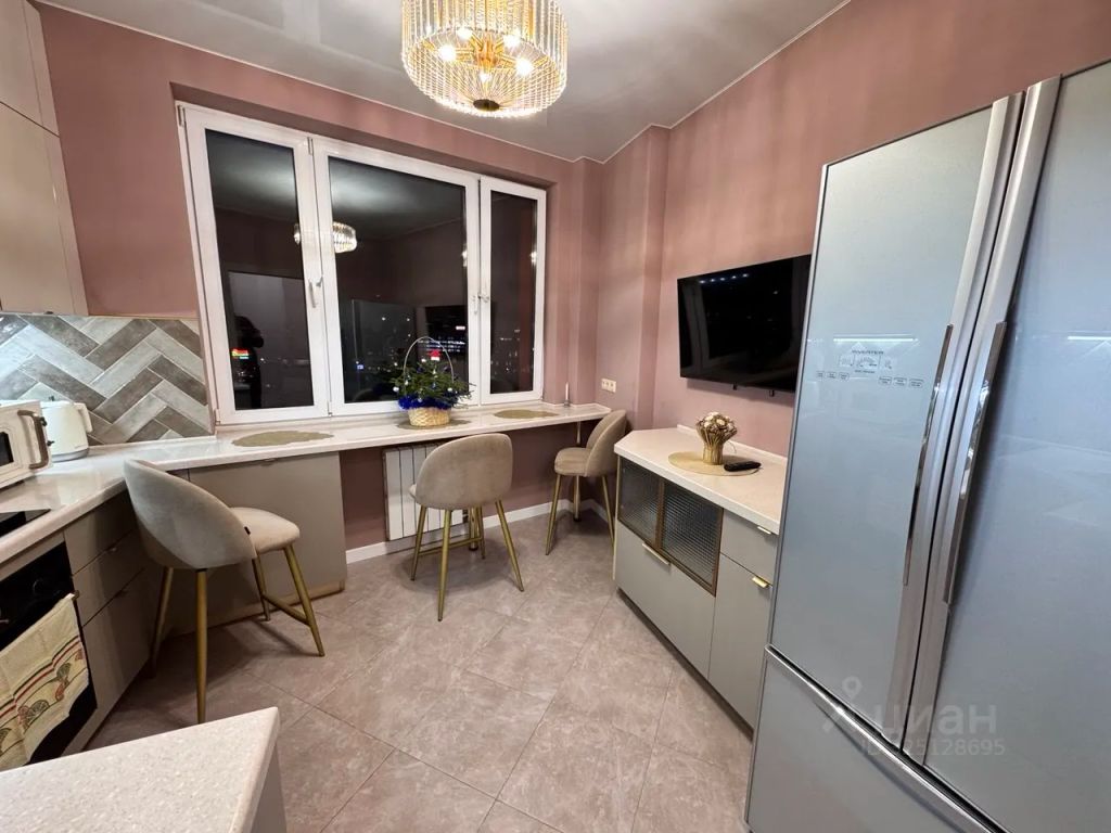 m. ZIL: Apartment, 2-rooms
