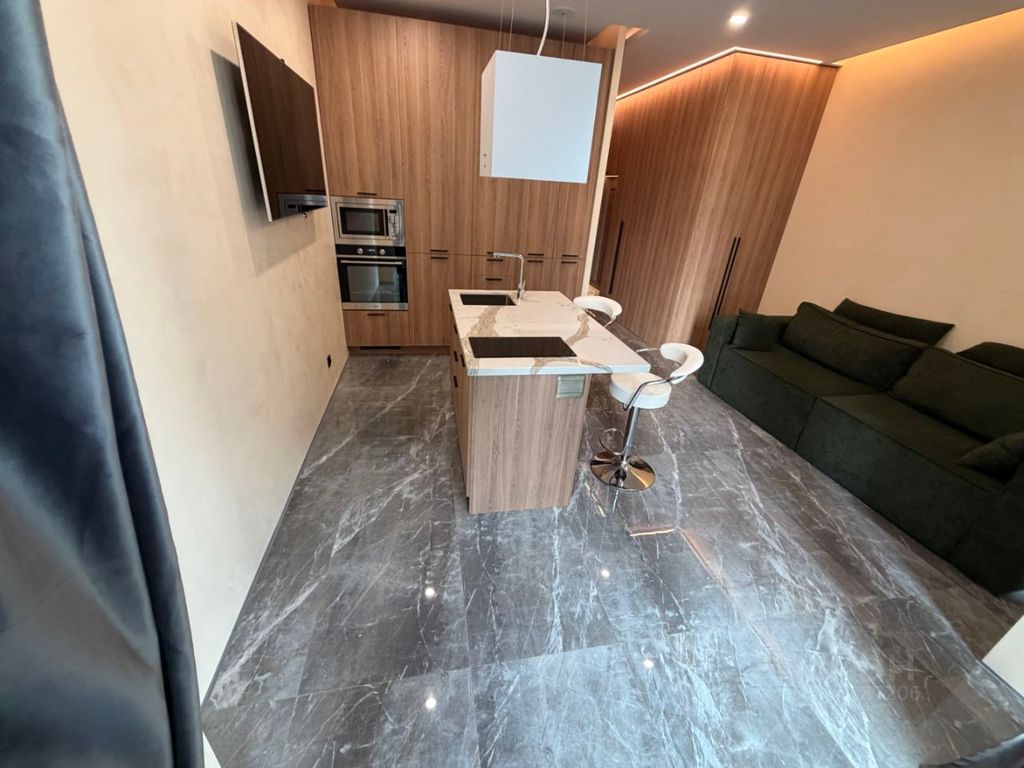 m. Maryina Roscha: Apartment, studio