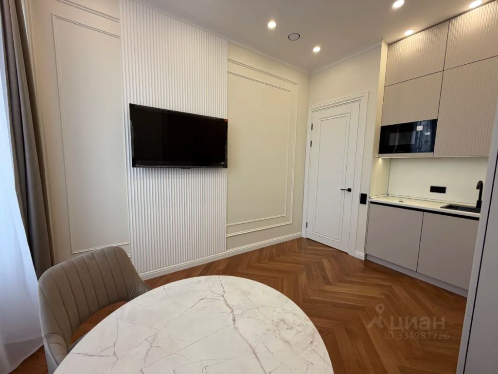 m. ZIL: Apartment, 1-rooms