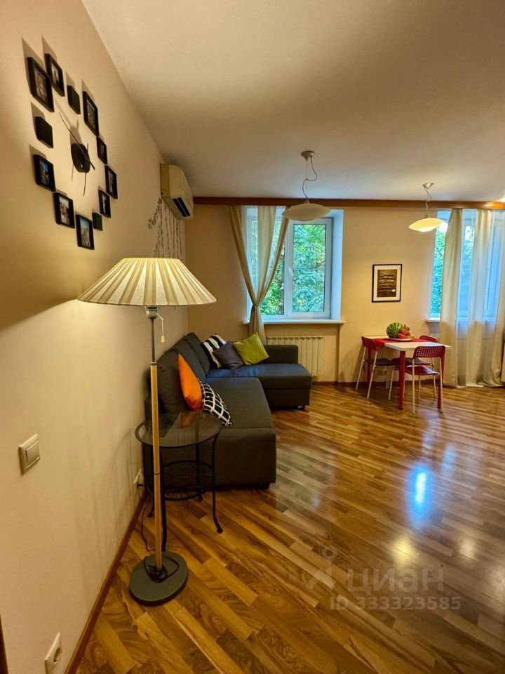 m. Barrikadnaya: Apartment, 2-rooms