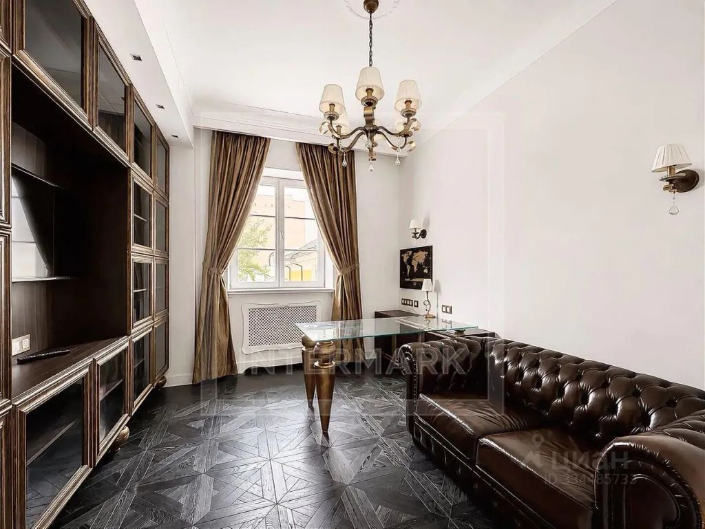 m. Kropotkinskaya: Apartment, 4-rooms