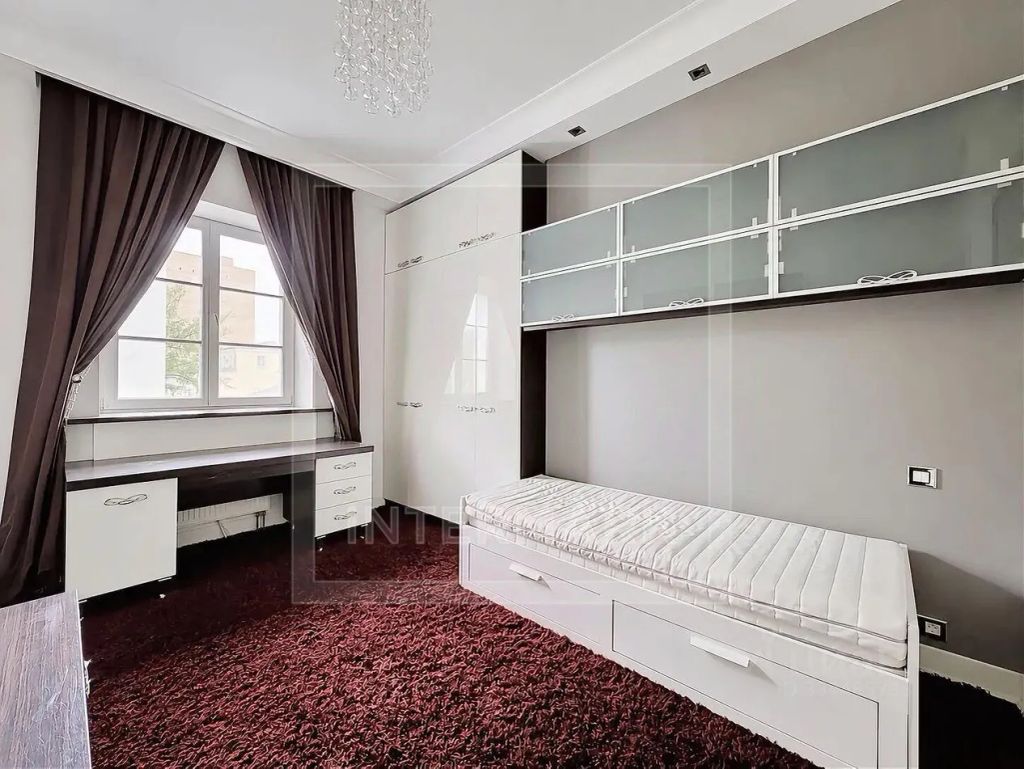 m. Kropotkinskaya: Apartment, 4-rooms