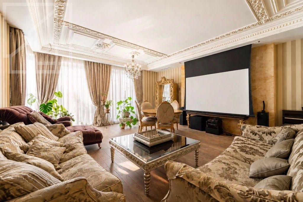 m. Kropotkinskaya: Apartment, 4-rooms