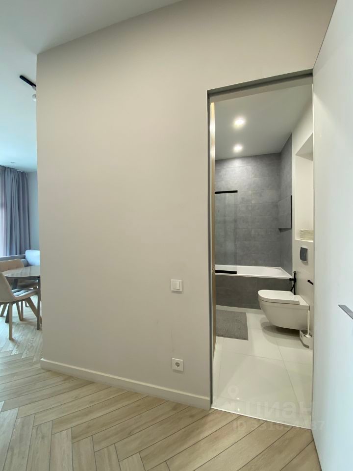 m. ZIL: Apartment, 2-rooms
