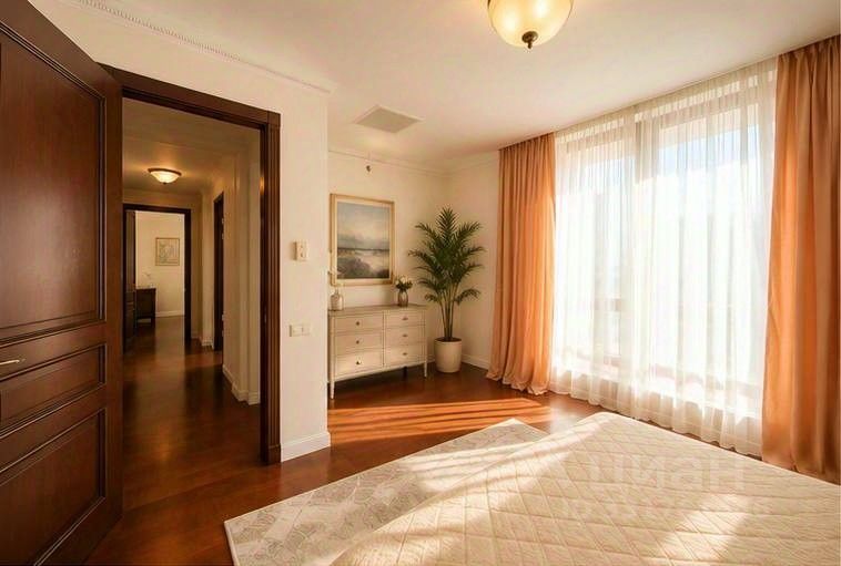 m. Kropotkinskaya: Apartment, 4-rooms