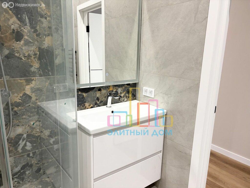 m. ZIL: Apartment, 2-rooms