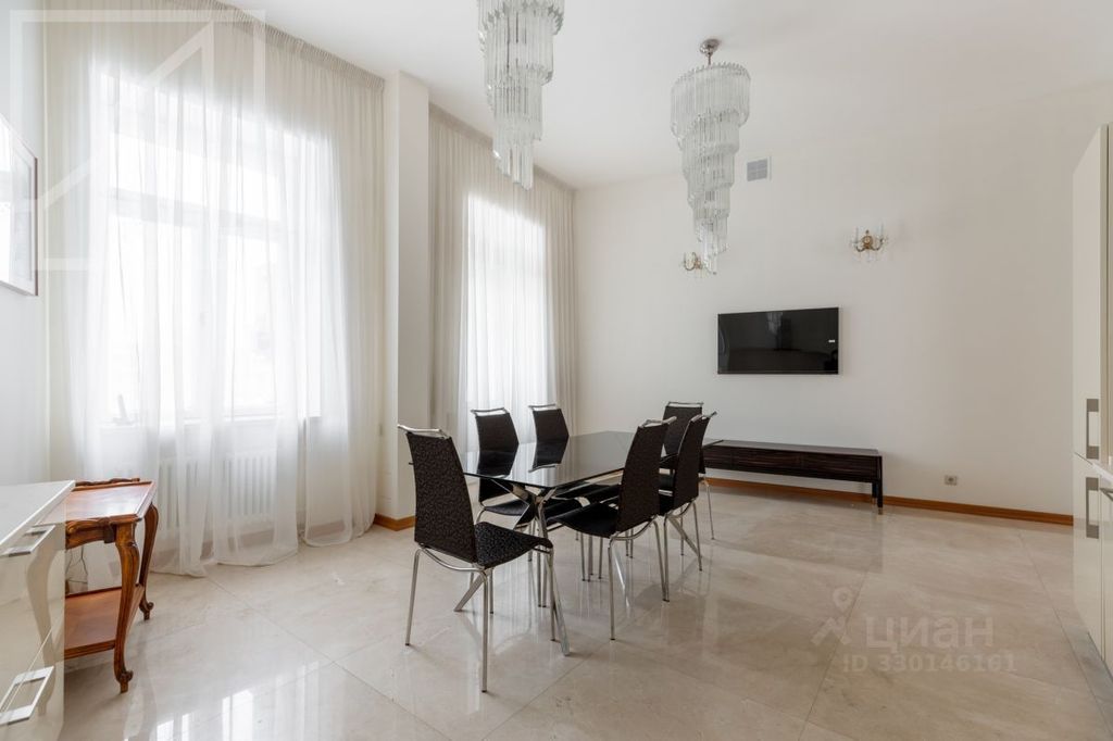 m. Okhotny ryad: Apartment, 3-rooms