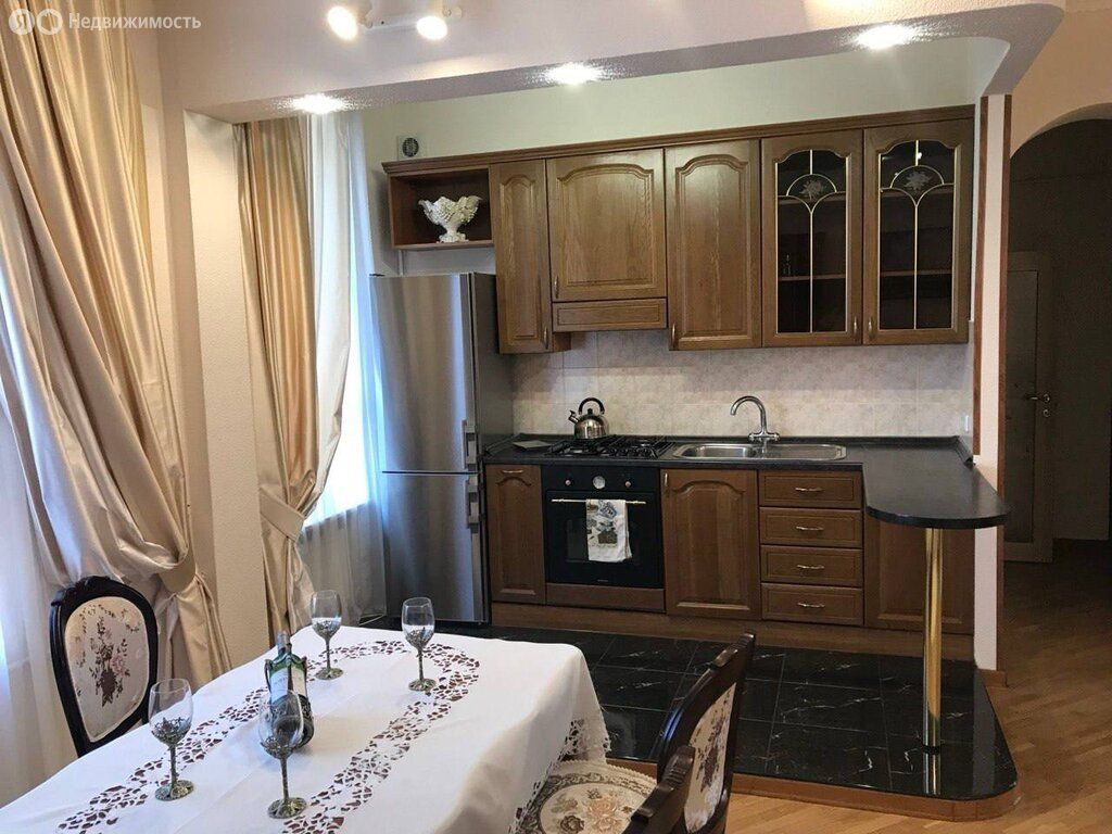 m. Teatralnaya: Apartment, 2-rooms