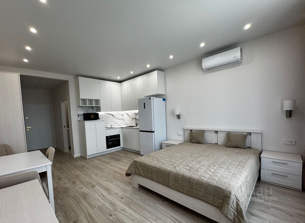 m. Dubrovka: Apartment, studio