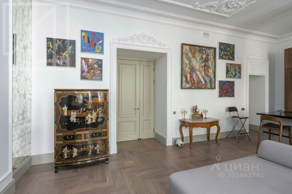 m. Kropotkinskaya: Apartment, 5-rooms