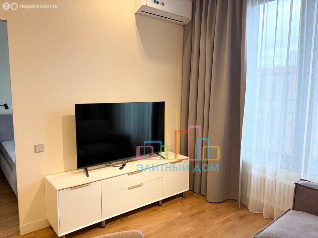 m. ZIL: Apartment, 2-rooms