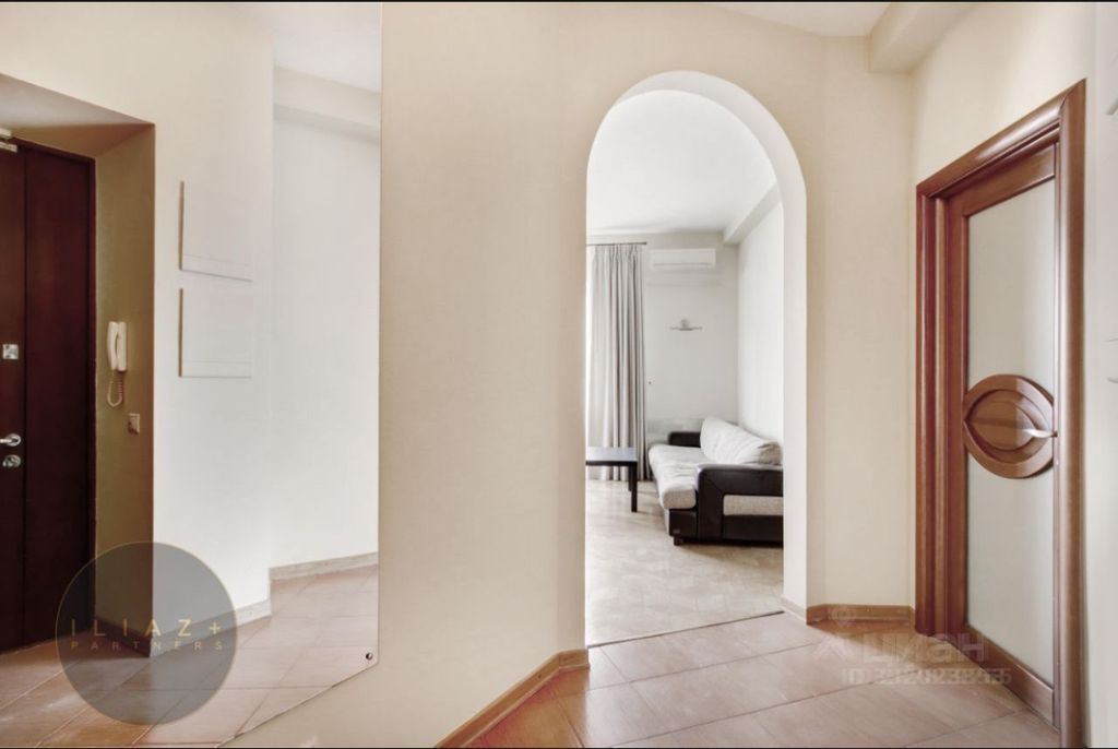 m. Kropotkinskaya: Apartment, 2-rooms