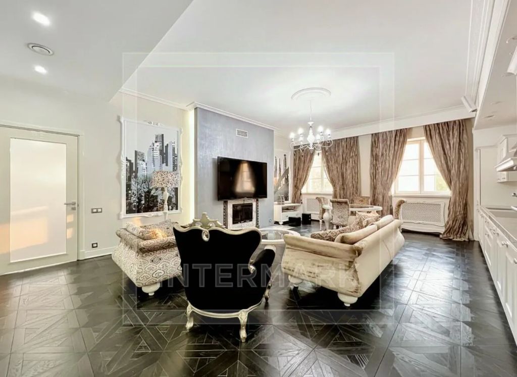 m. Kropotkinskaya: Apartment, 4-rooms