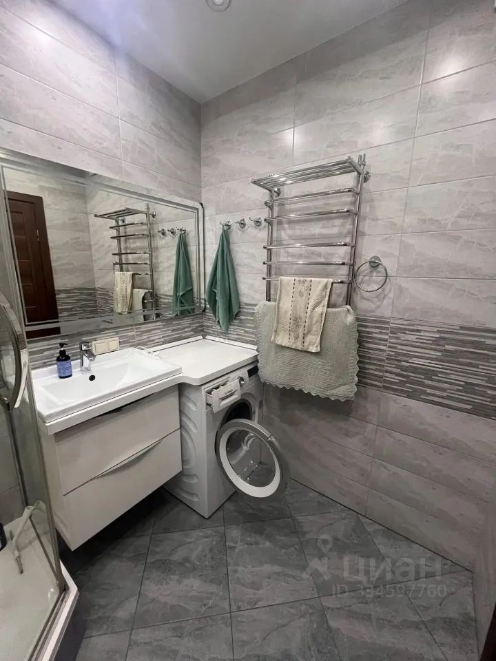 m. Lukhmanovskaya: Apartment, 2-rooms