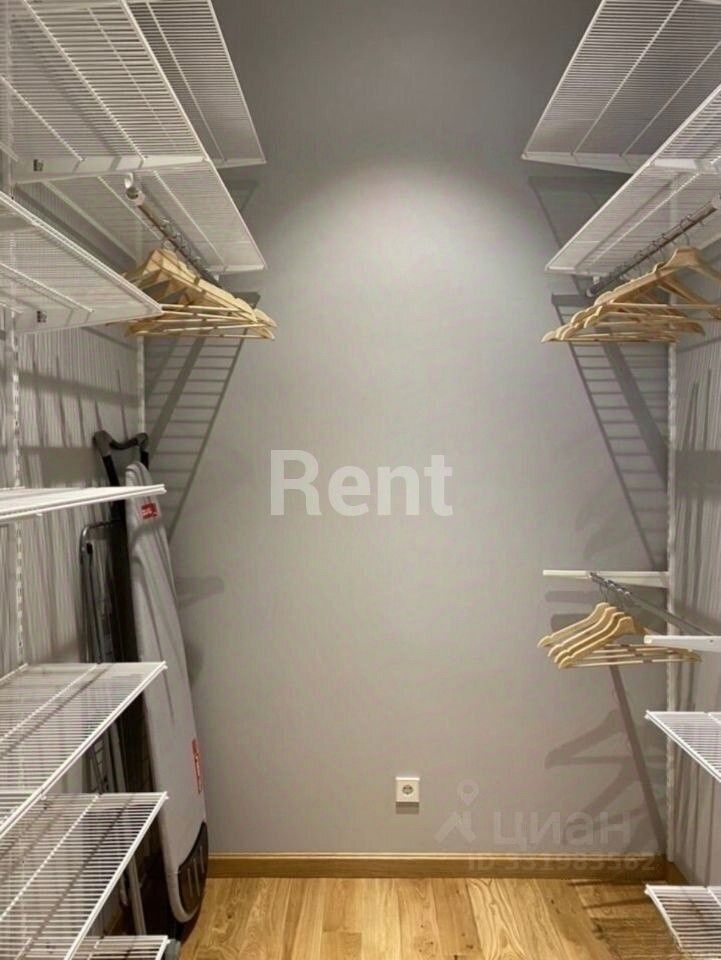 m. ZIL: Apartment, 2-rooms