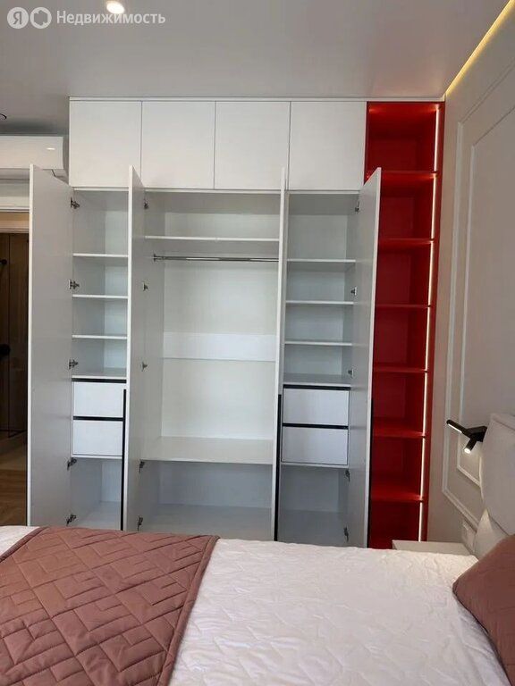 m. ZIL: Apartment, 2-rooms