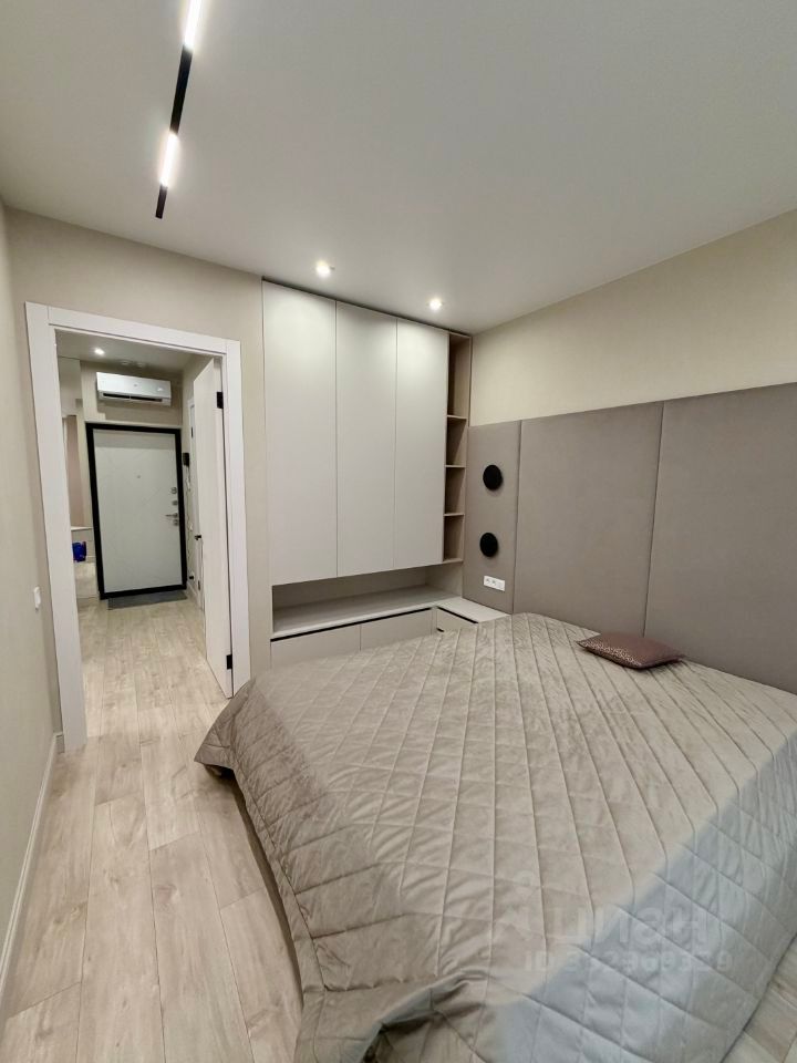 m. ZIL: Apartment, 1-rooms