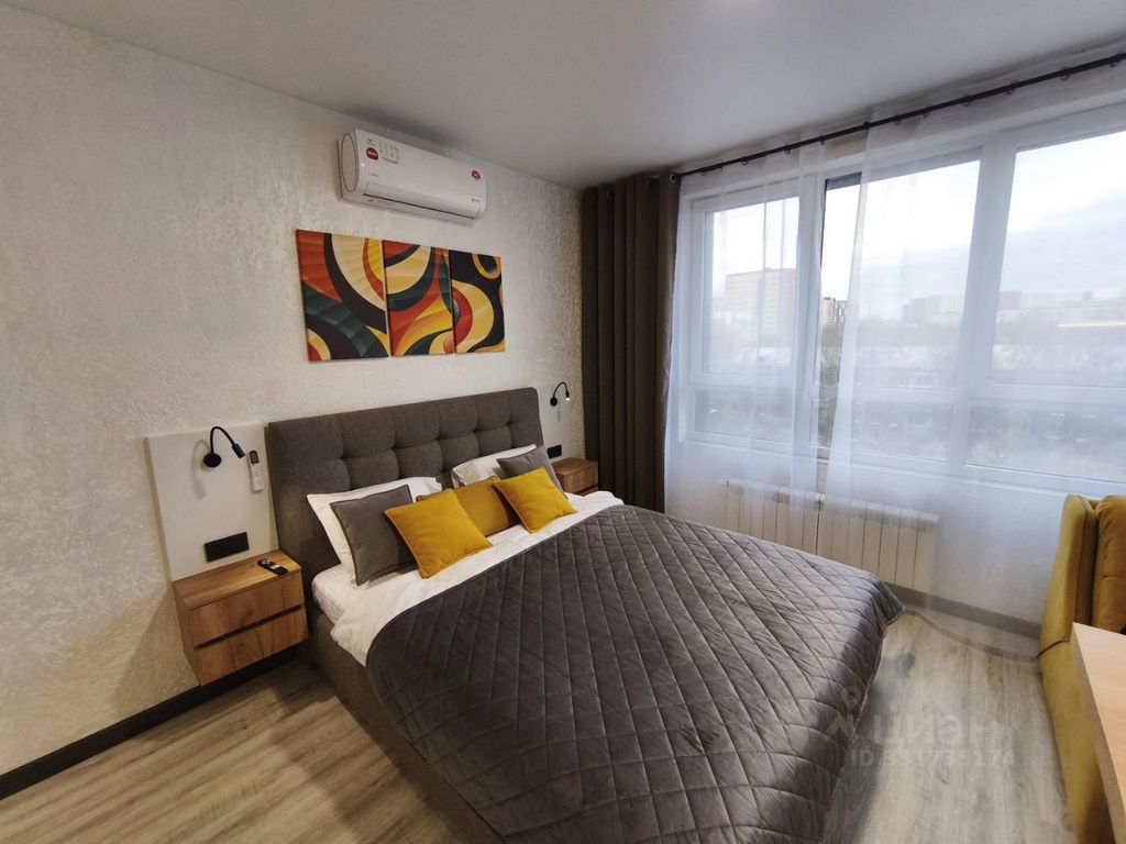 m. Lukhmanovskaya: Apartment, studio