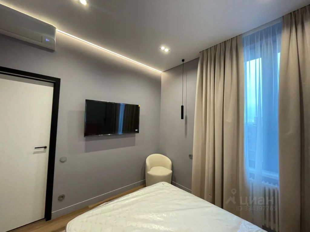 m. ZIL: Apartment, 2-rooms