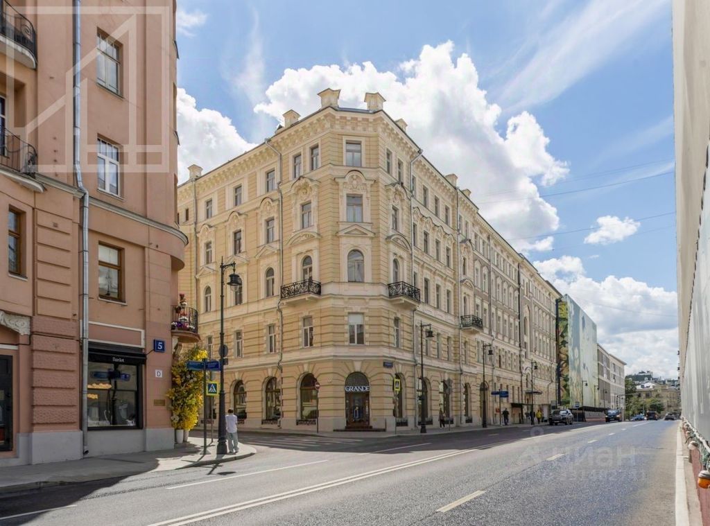 m. Kropotkinskaya: Apartment, 5-rooms