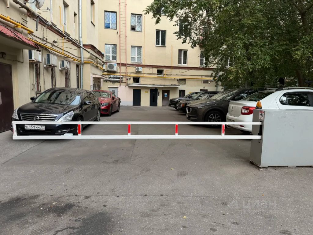 m. Krasnye vorota: Apartment, 2-rooms