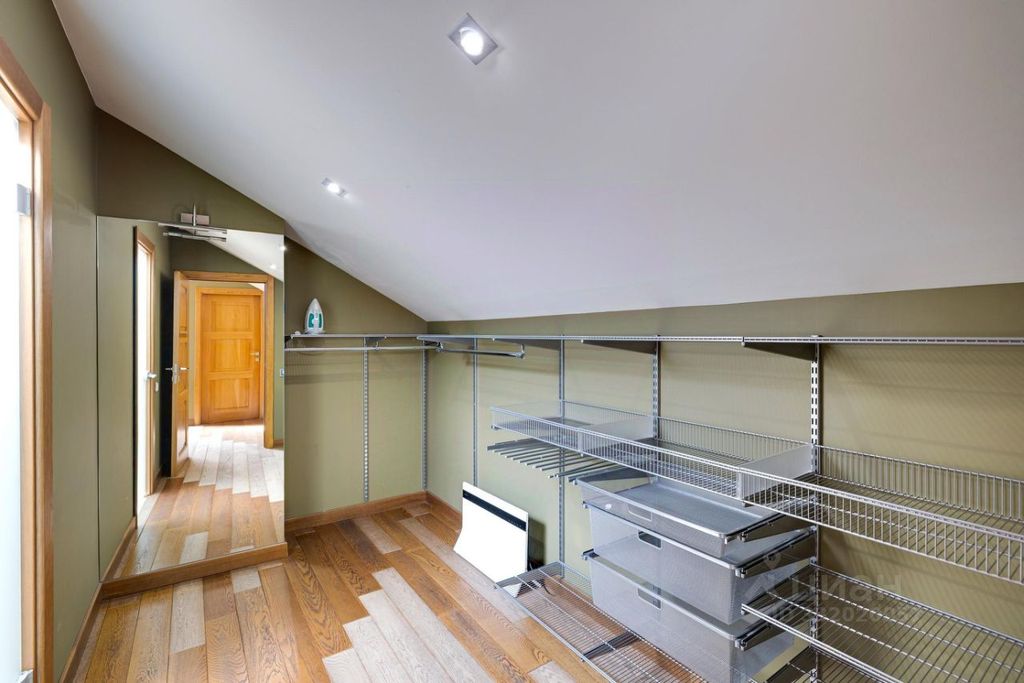 m. Barrikadnaya: Apartment, 3-rooms