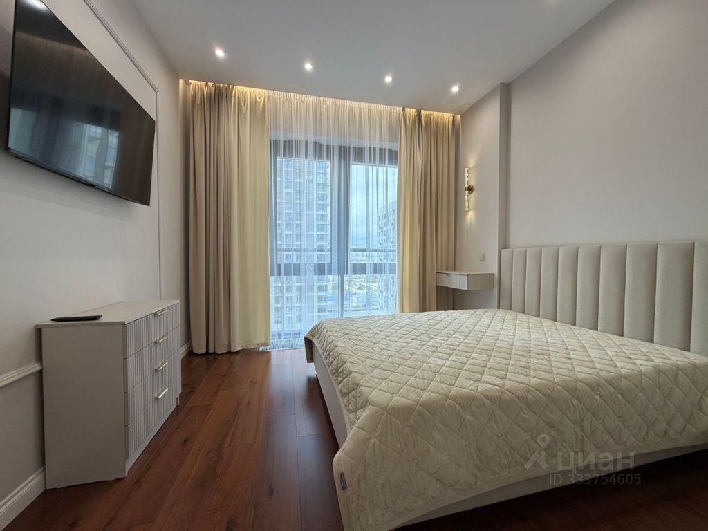 m. ZIL: Apartment, 2-rooms