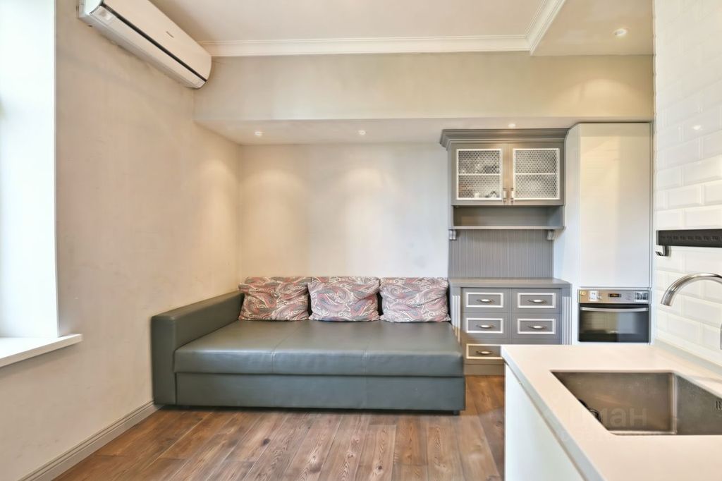 m. Smolenskaya: Apartment, 3-rooms