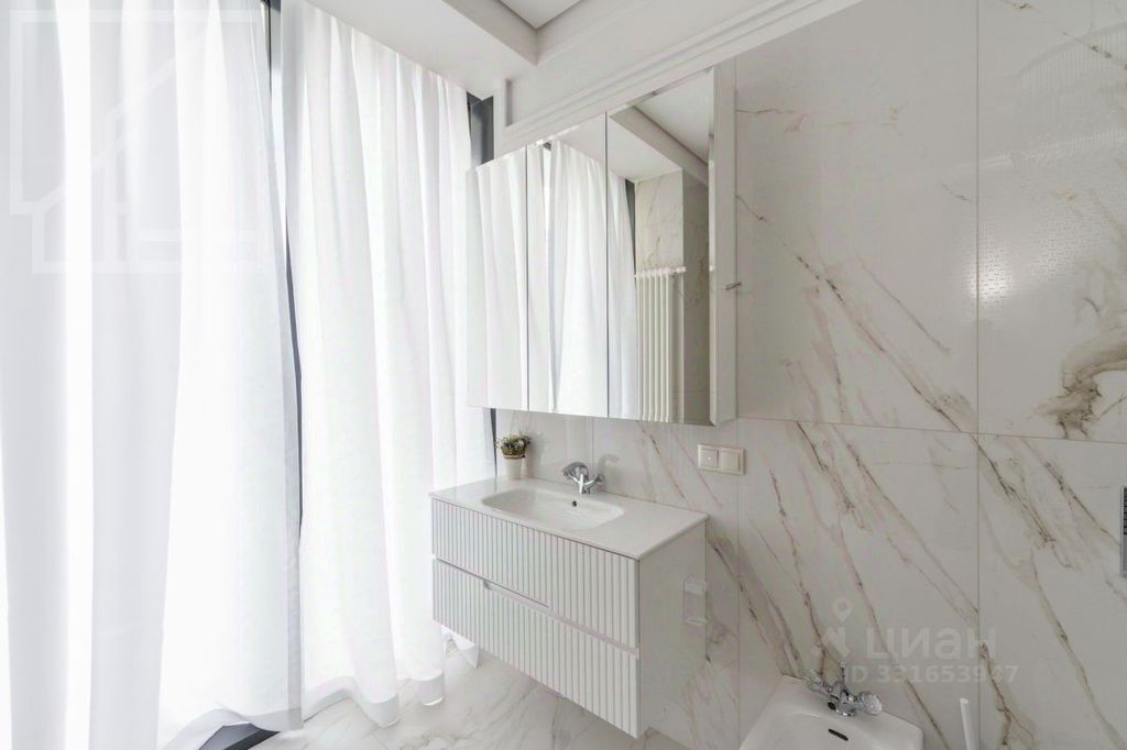 m. Aminyevskaya: Apartment, 3-rooms