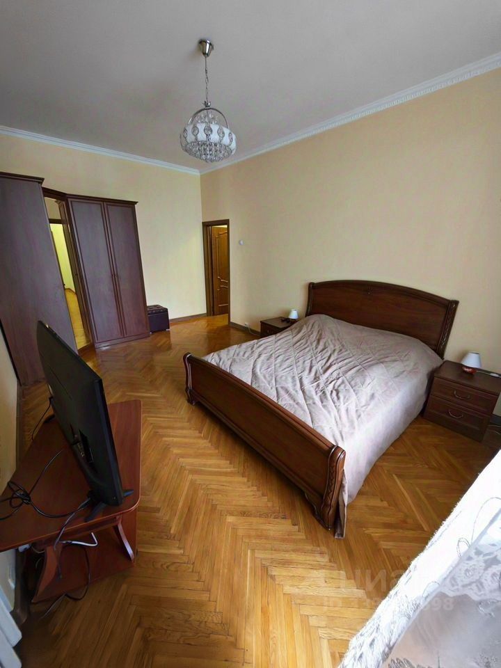 m. Barrikadnaya: Apartment, 3-rooms