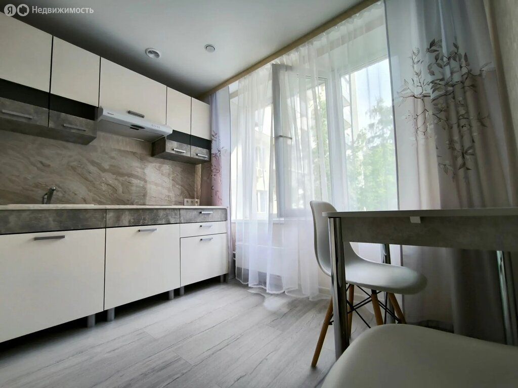 m. Polyanka: Apartment, 2-rooms