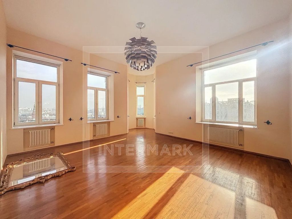 m. Borovitskaya: Apartment, 5-rooms