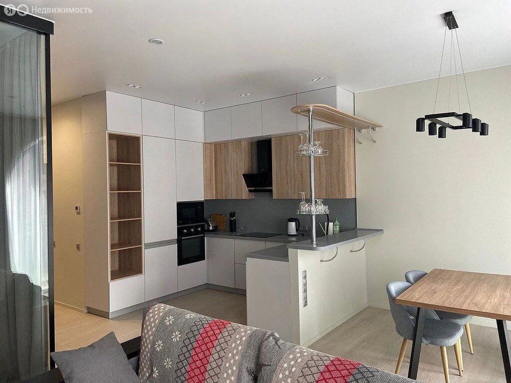 m. ZIL: Apartment, 2-rooms