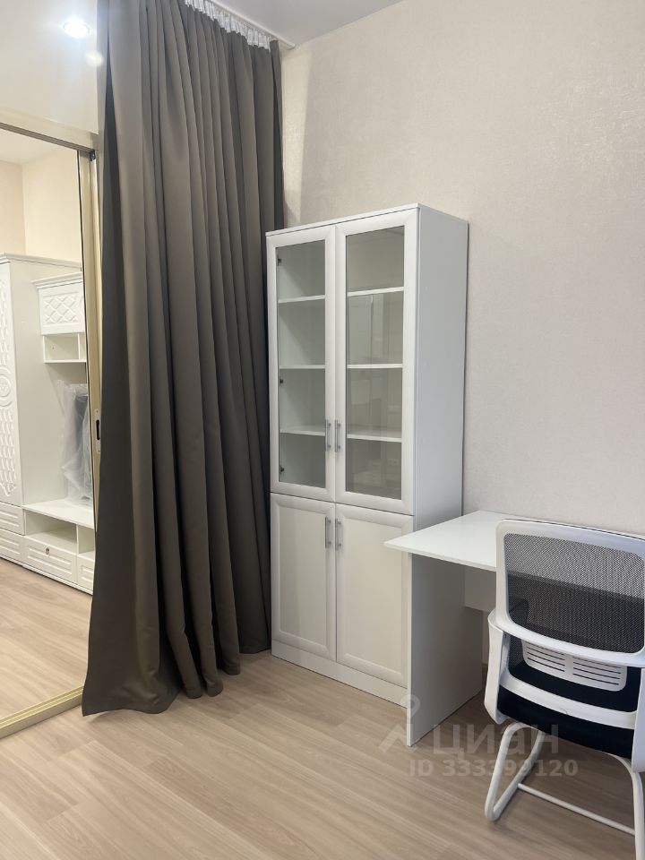 m. ZIL: Apartment, 2-rooms