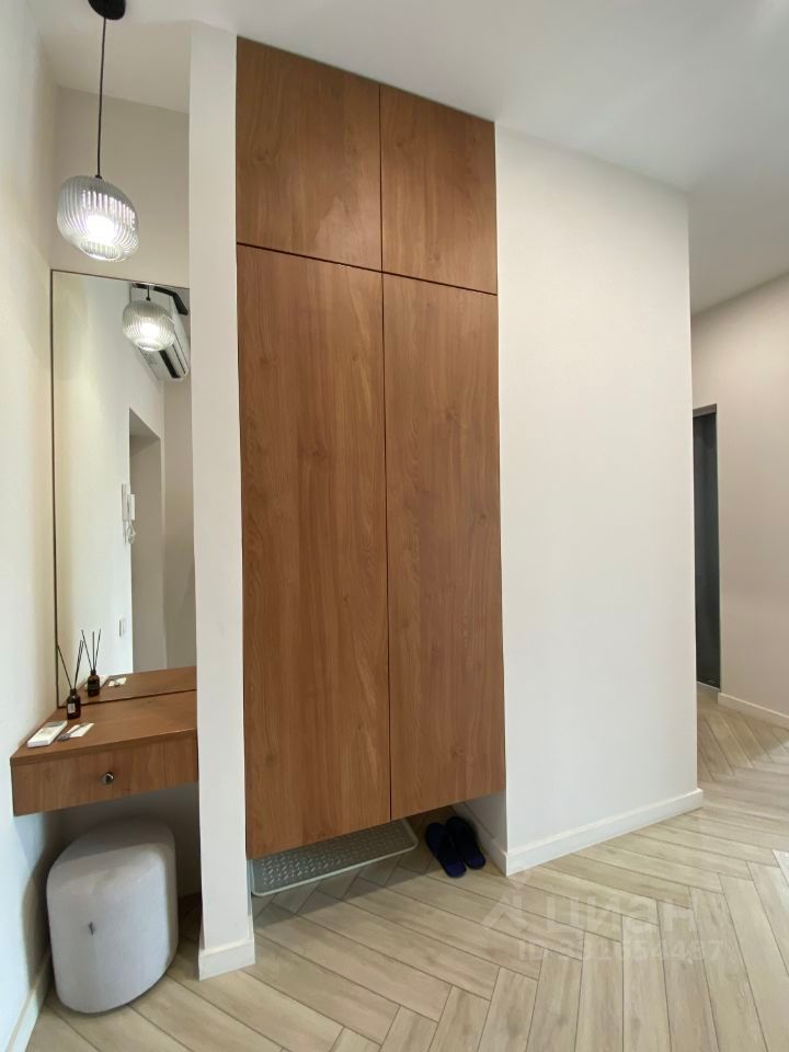 m. ZIL: Apartment, 2-rooms