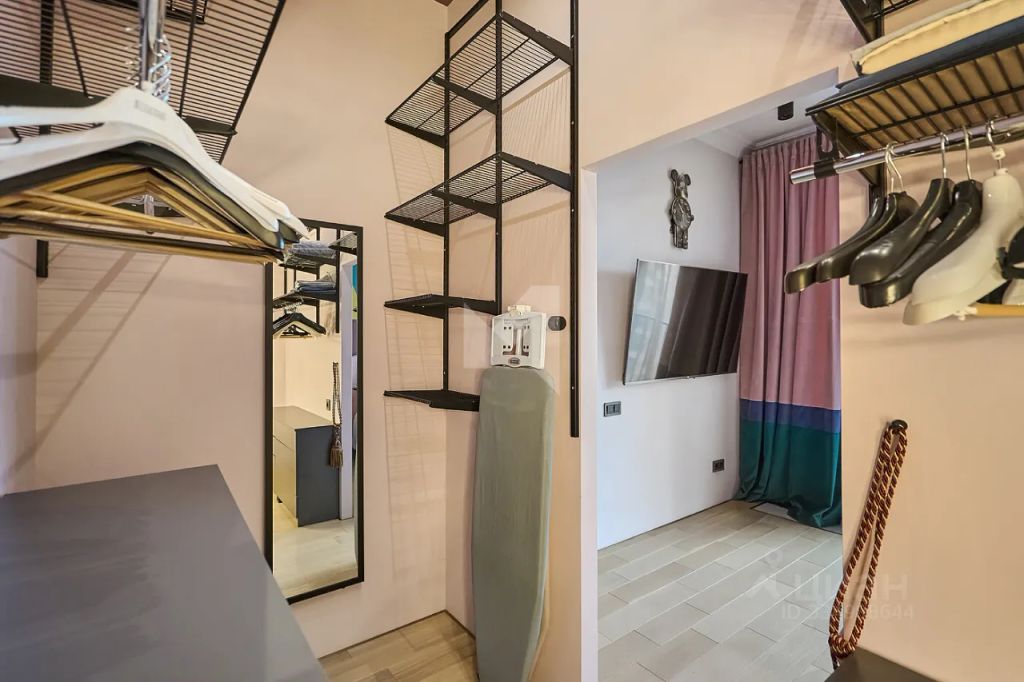 m. ZIL: Apartment, 2-rooms
