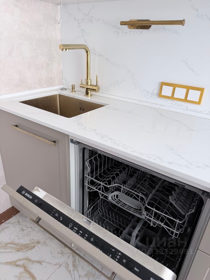 m. ZIL: Apartment, 2-rooms
