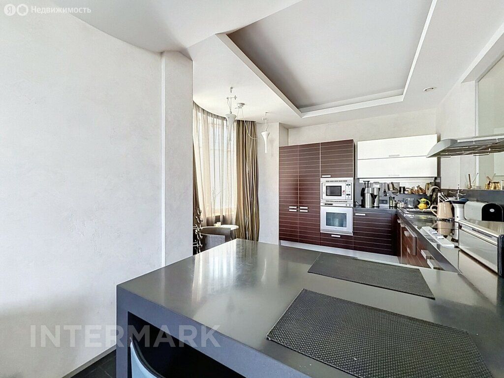 m. Barrikadnaya: Apartment, 4-rooms
