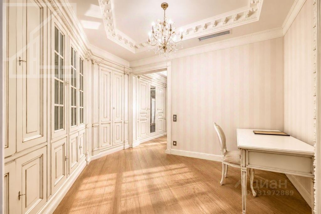 m. Kropotkinskaya: Apartment, 4-rooms