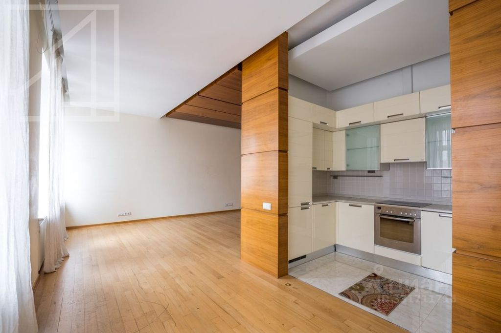m. Kropotkinskaya: Apartment, 4-rooms