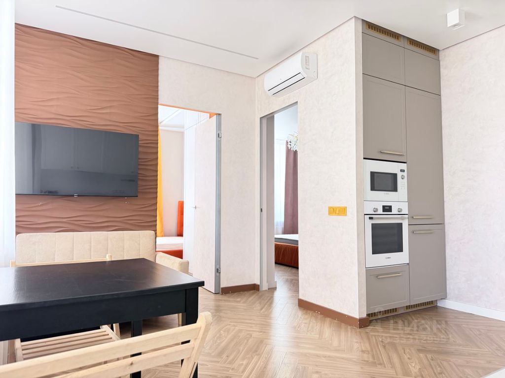 m. ZIL: Apartment, 2-rooms