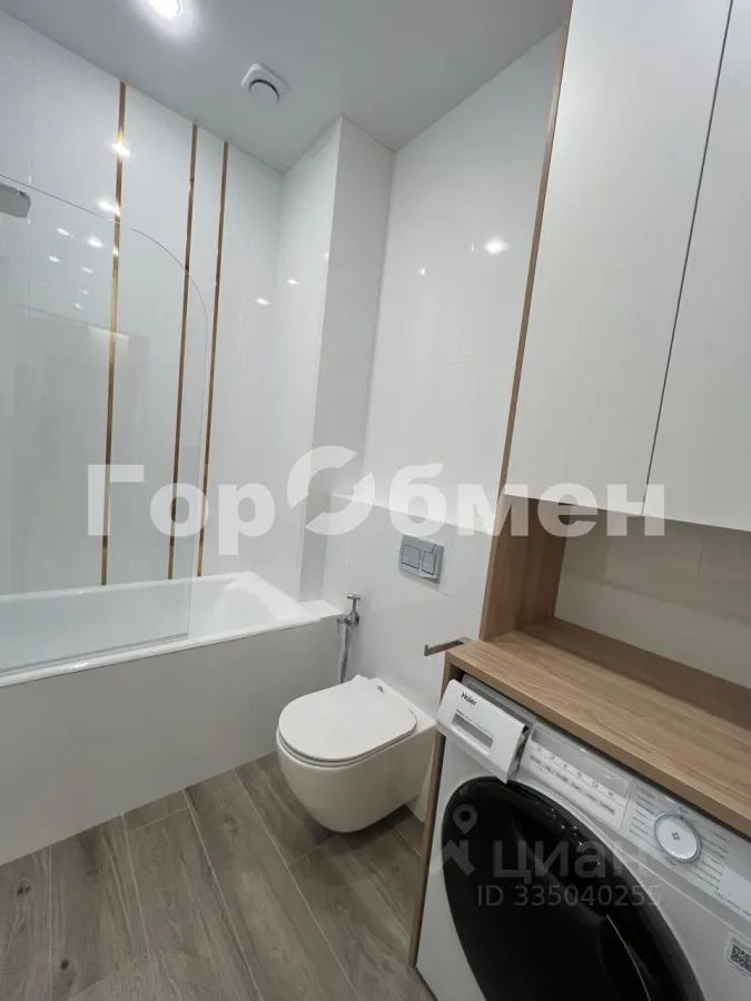 m. ZIL: Apartment, 2-rooms