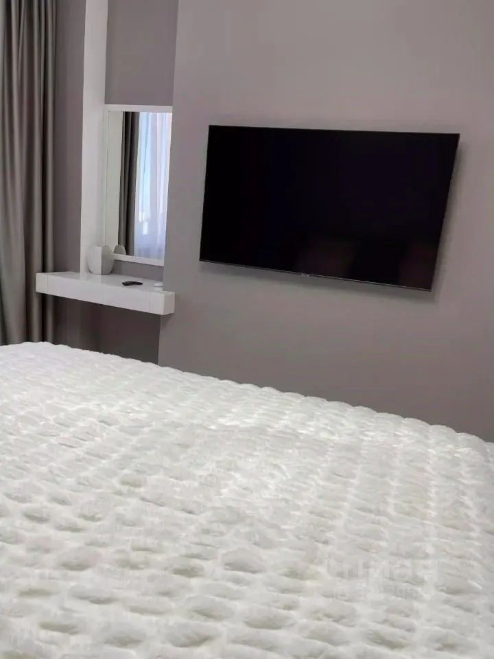 m. ZIL: Apartment, 2-rooms