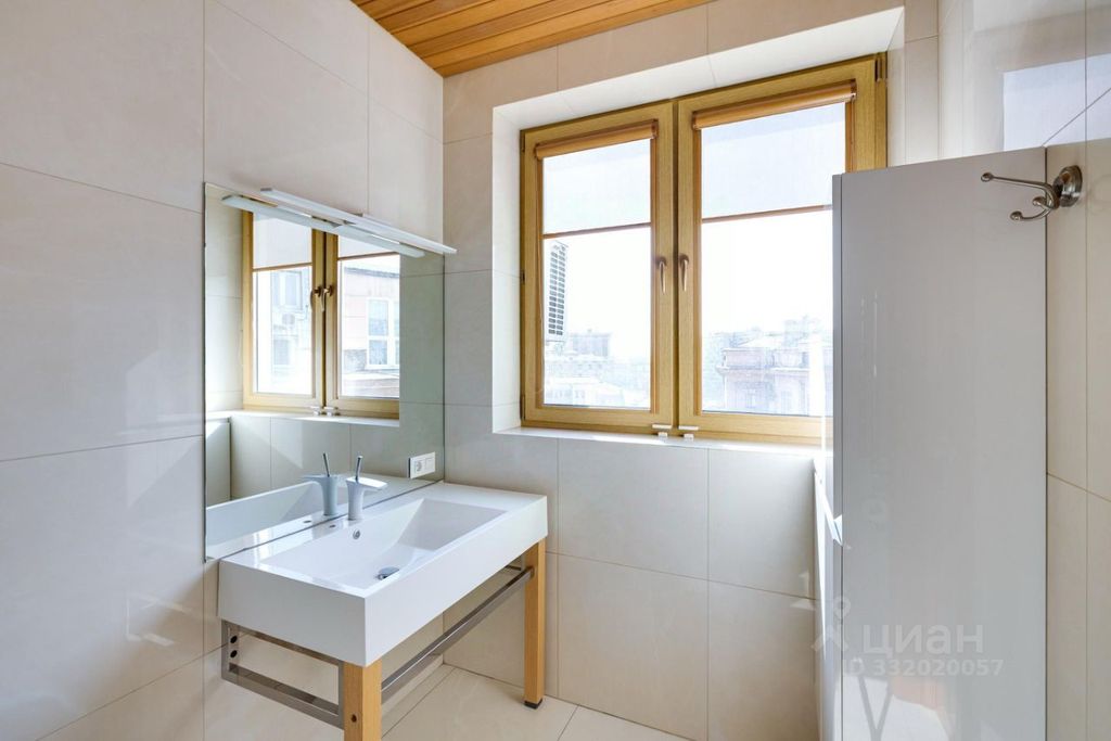 m. Barrikadnaya: Apartment, 3-rooms