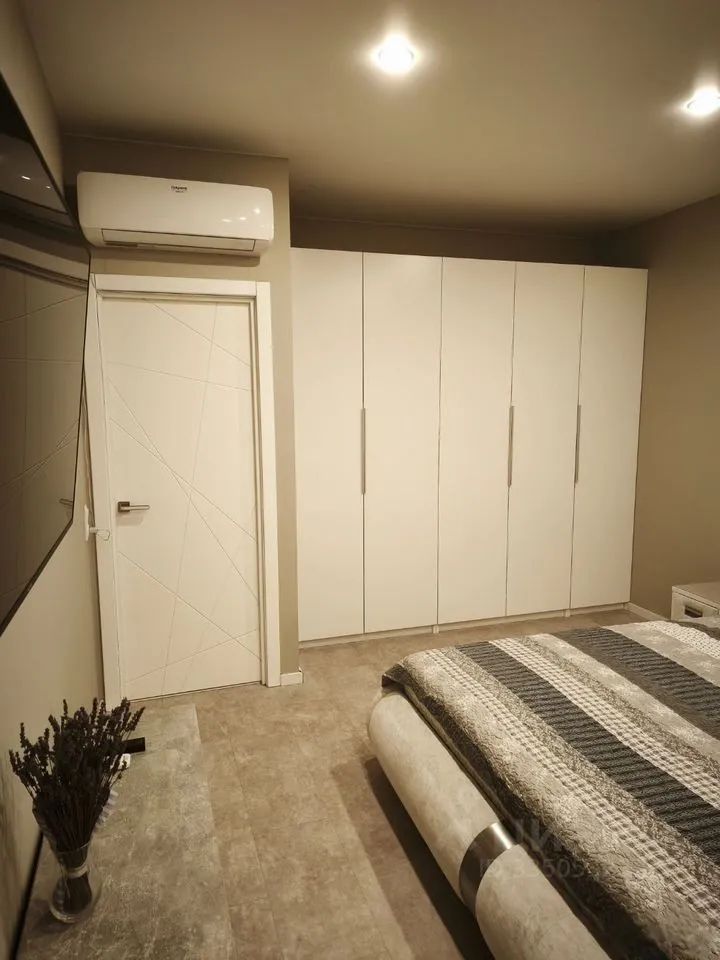 m. ZIL: Apartment, 1-rooms