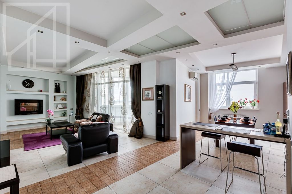 m. Oktyabrskaya: Apartment, 3-rooms