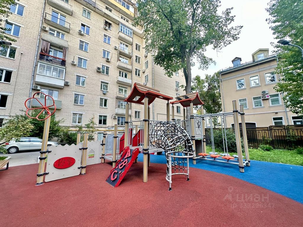 m. Barrikadnaya: Apartment, 2-rooms